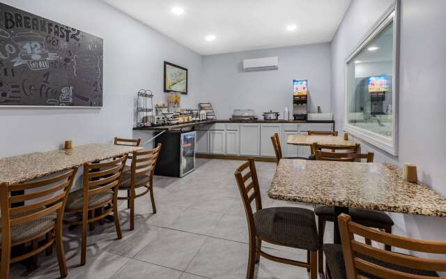 AmericInn by Wyndham Quincy