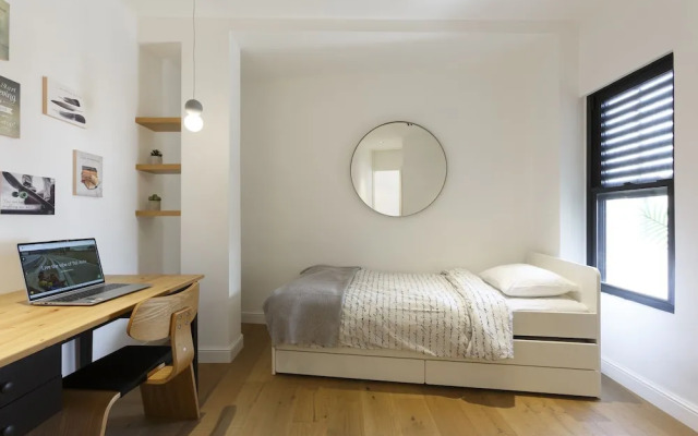 AirTLV-Bazel Apartment With Balcony