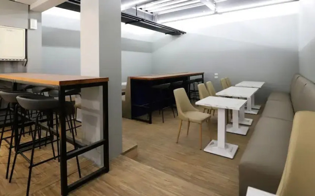 Dash Forwaves Hotel