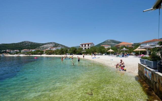 Mare - 30 m From Pebble Beach - SA1