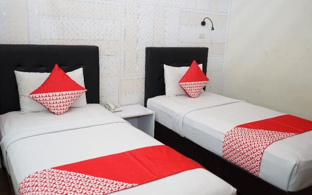 OYO 633 Ren'z Hotel