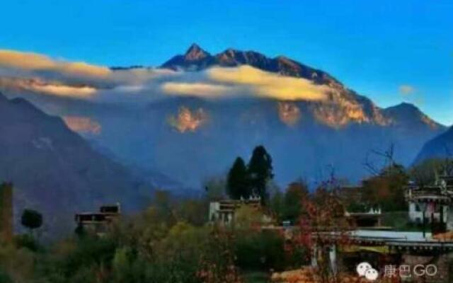 Dong Nv Gu No.1 Guesthouse