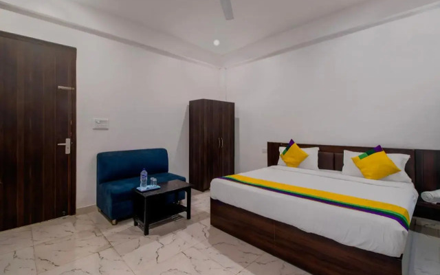 Itsy Hotels Om Pushp Residency