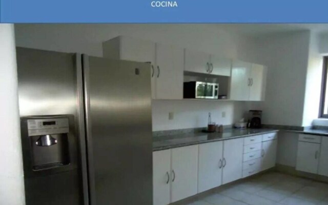 4BR APT IN Paseo DE LA Playa 35, Acapulco Diamante