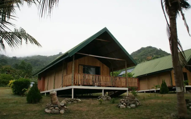 Lodge Hummingbird - Lake Bosomtwe