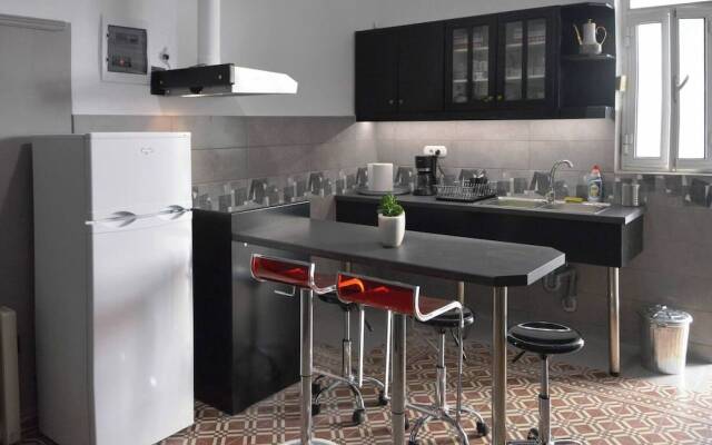 Renovated Home Next To Old Town