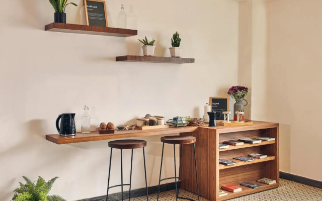 Minimalist Poshtel & Suites