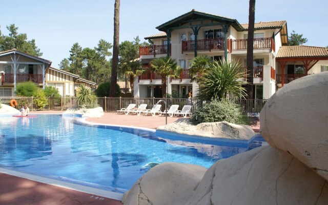Semi-Detached Holiday Home in Green Surroundings