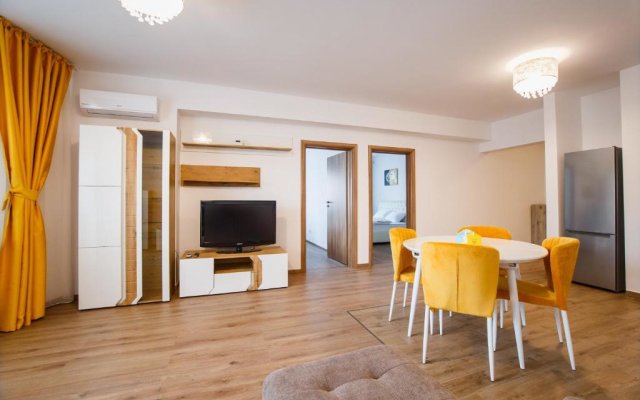 Spacious & Bright 2 bedroom Central Apartment