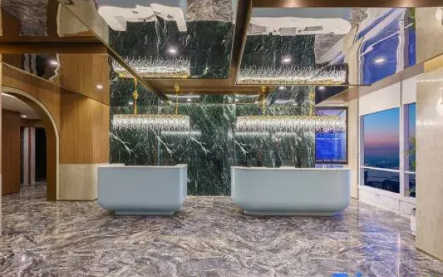 Madison Hotel Dalian Harbor Square, Donggang Business District