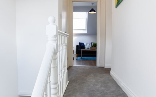 3 88A Albany Road
