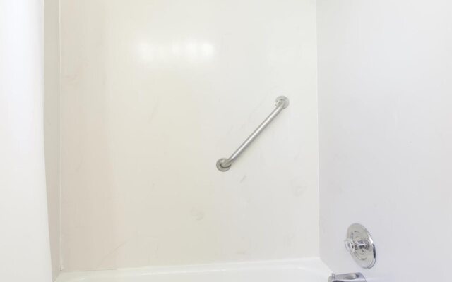 Travelodge by Wyndham Everett City Center