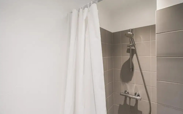 Refurbished 1-bed Close to Metro and Airport