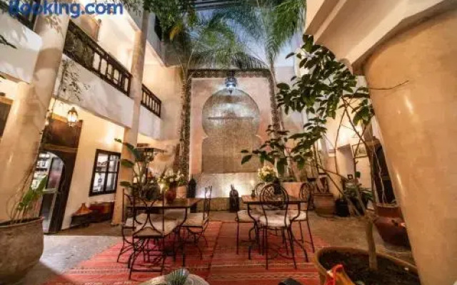 Riad Mur Akush