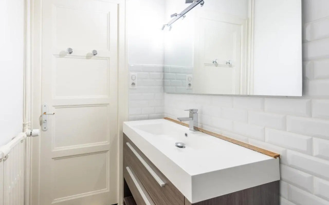 Pretty 2 rooms in the city center