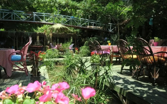 Paradise Hotel & Cafe & Restaurant