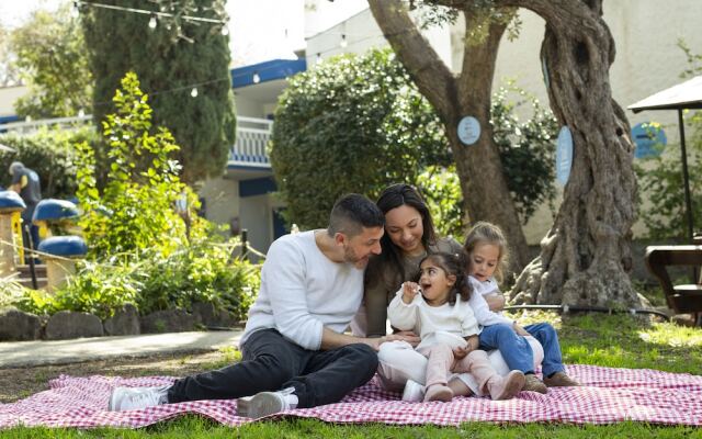 Gesher HaZiv TravelHotel
