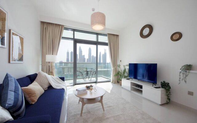 Luxury StayCation - Beachfront Apartment With Fantastic Palm Views