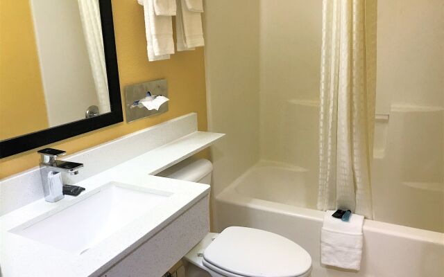 HomeTown Inn & Suites