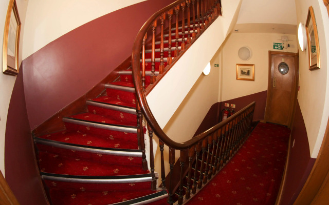 Holland Inn Hotel