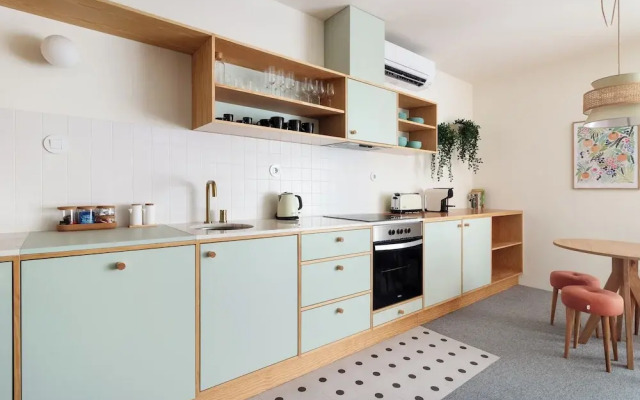 Alegr3 · Trendy & Charming Apartment