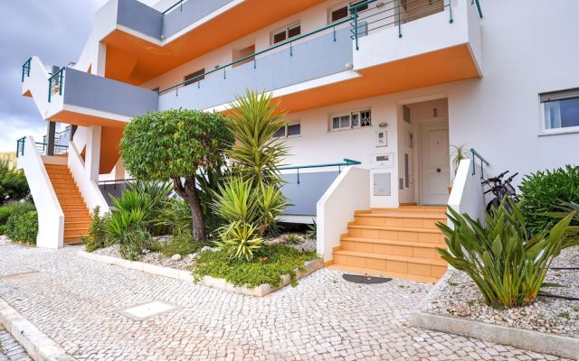 Excellent one Bedroom Apartment in Meia Praia, With Communal Pool