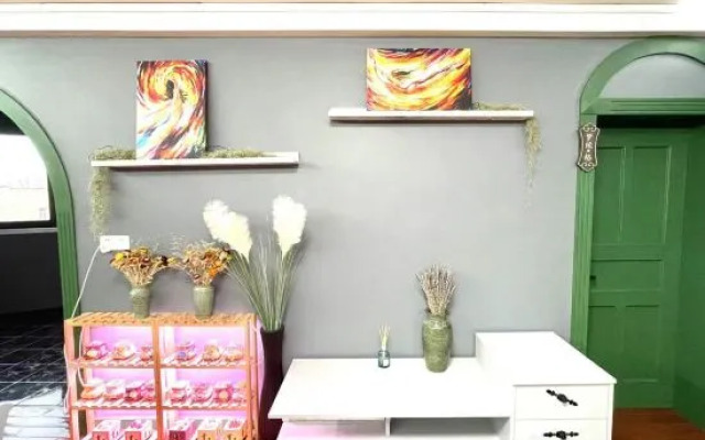 Shanghai Shikumen culture homestay (Zhengtong Road store)