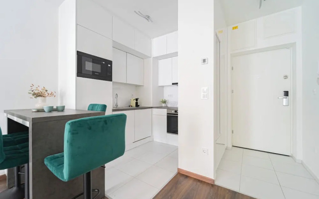 WestSide Garden Apartments by Urbanrent