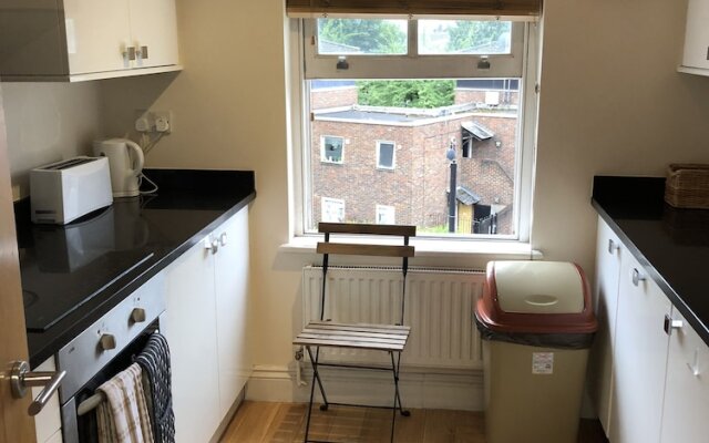2 Bed Flat by Shoreditch Station Zone 1