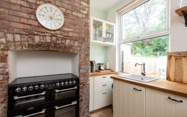 Cosy And Family Friendly Home In Greater Manchester