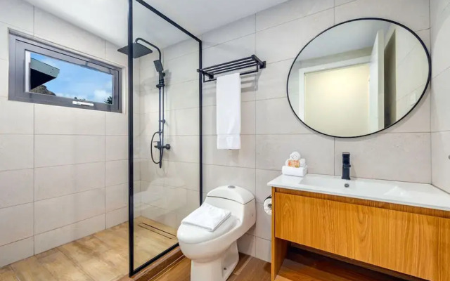 Brand NEW 2br1ba w Privatepool in Amazing Location