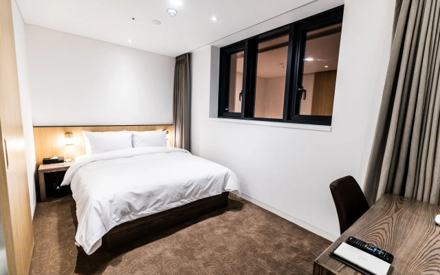 Ashton Hotel