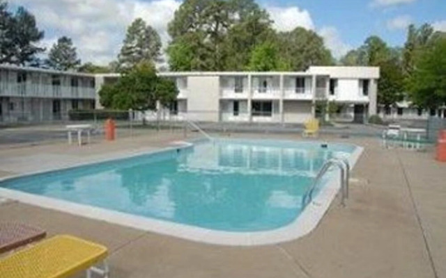 Quarterpath Inn & Suites