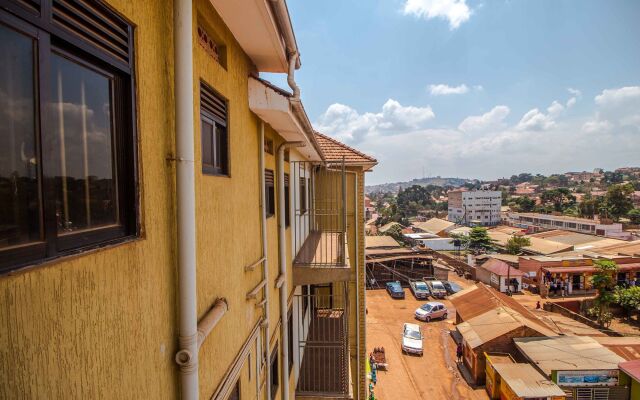 Giraffe Park Hotel