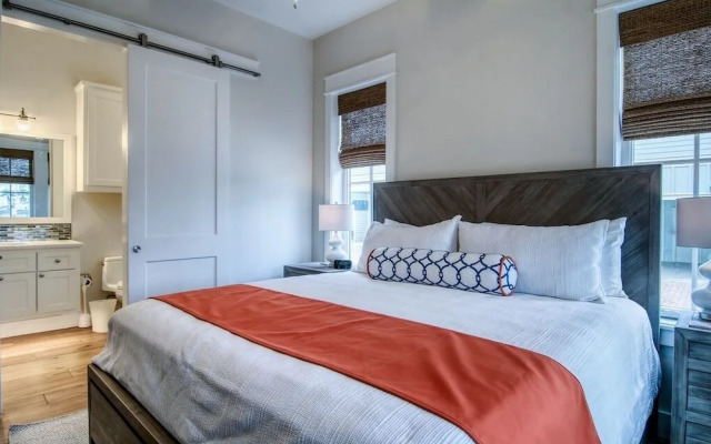 Seaside Sojourn 111 LA