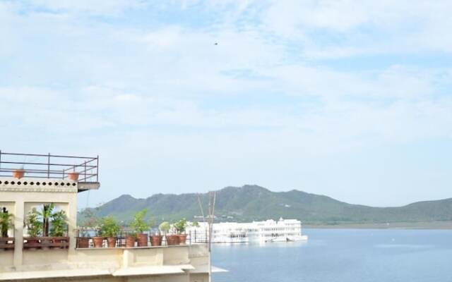 Hotel Raj Niwas