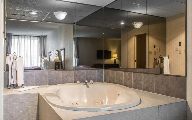 Quality Hotel & Suites