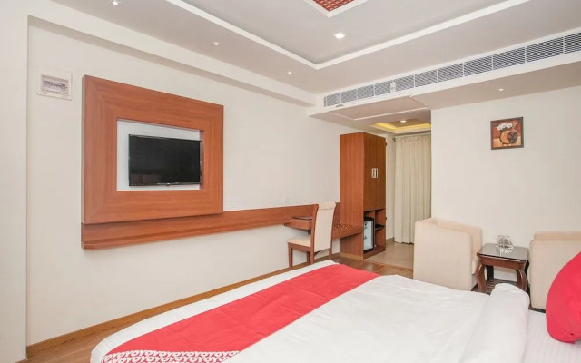 OYO 15505 Royal Stay