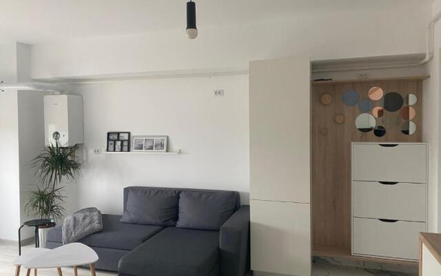 Maia Minimalist Studio