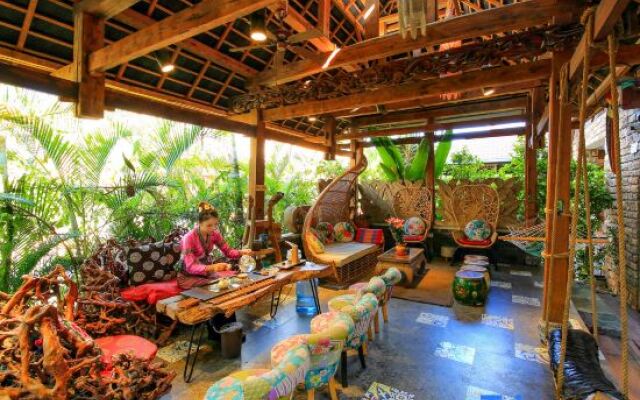 Hidden Garden Inn