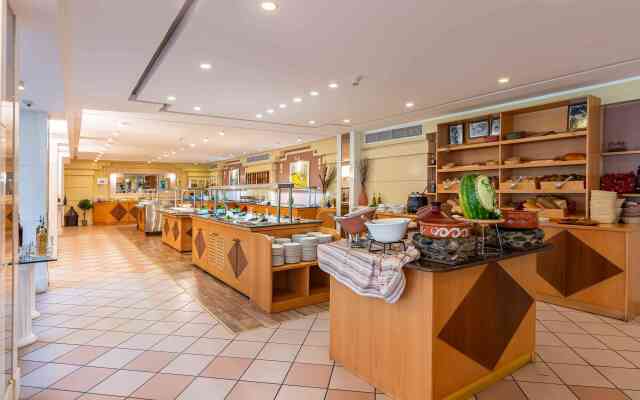 Anissa Beach & Village Resort