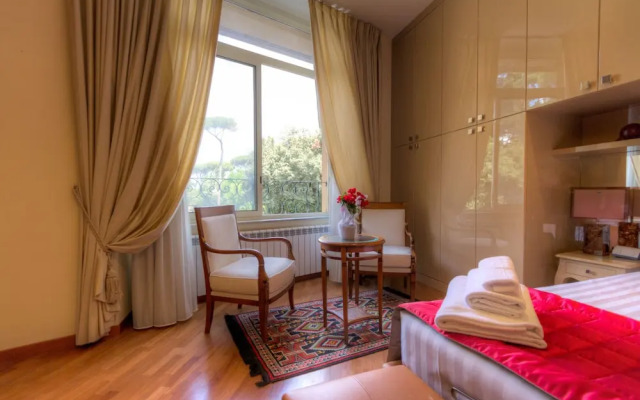 Spanish Steps Hills Apartment