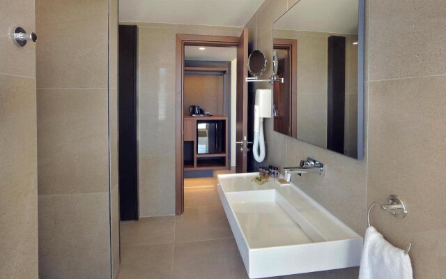 Nelia Beach Hotel & Spa