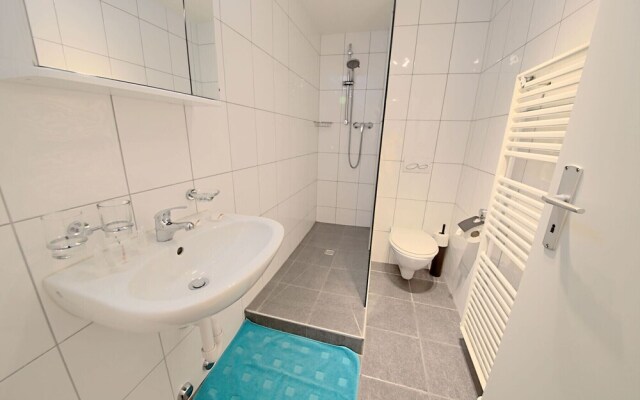 ZH Strawberry - Oerlikon Hitrental Apartment