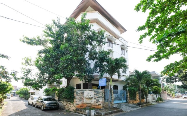 RedDoorz Plus near Simpang Lima