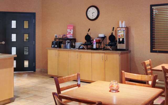 Pomeroy Inn and Suites Chetwynd