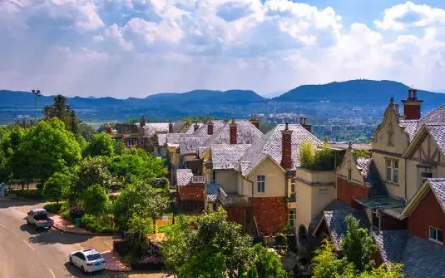 Dongshan No.92 Hot Spring Courtyard