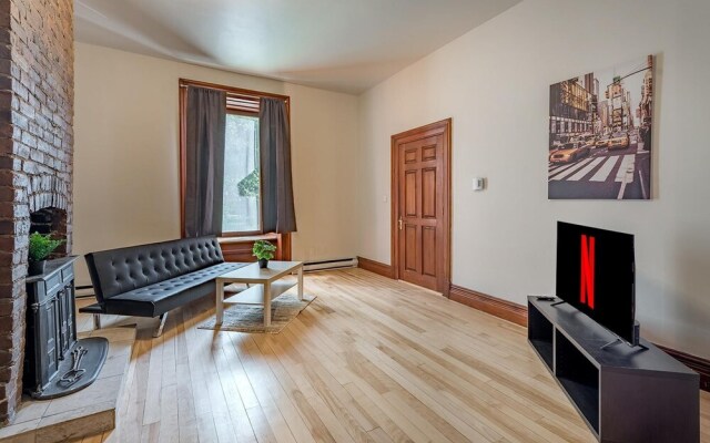 Beautiful Cozy 2-storey Apartment In the of Downtown MTL