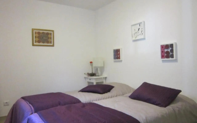 White & Grey House (39721/AL)