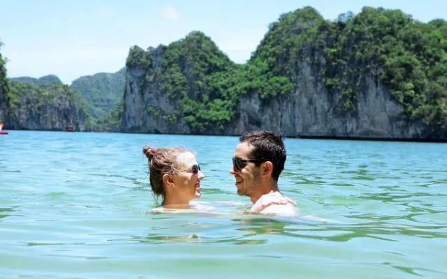 Halong Moonlight Cruises